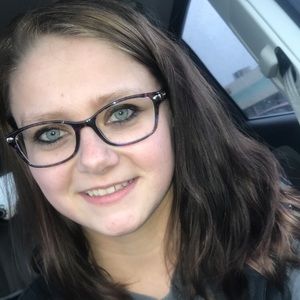 Meet your Posher, Alyssa